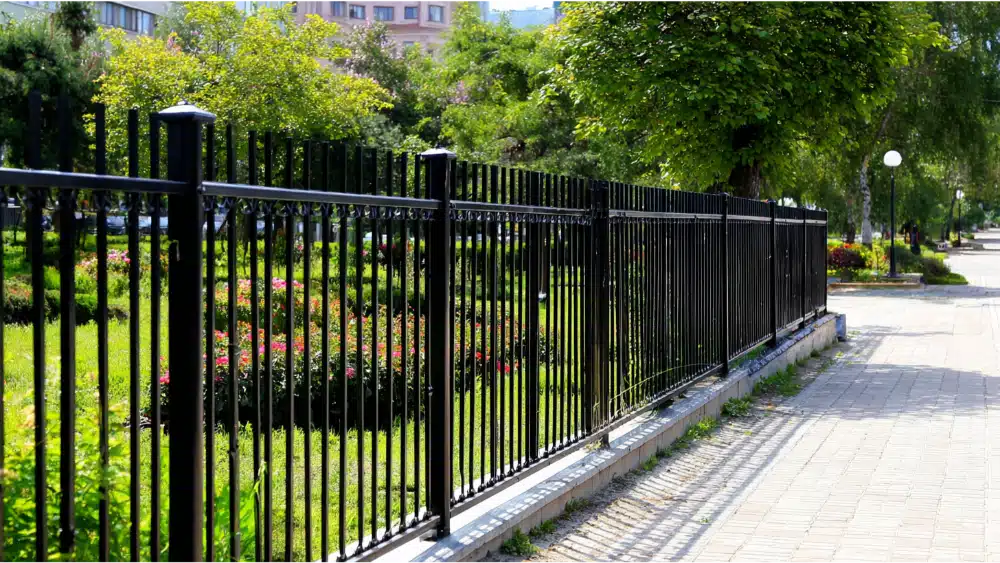 Steel fense design outside a modern house