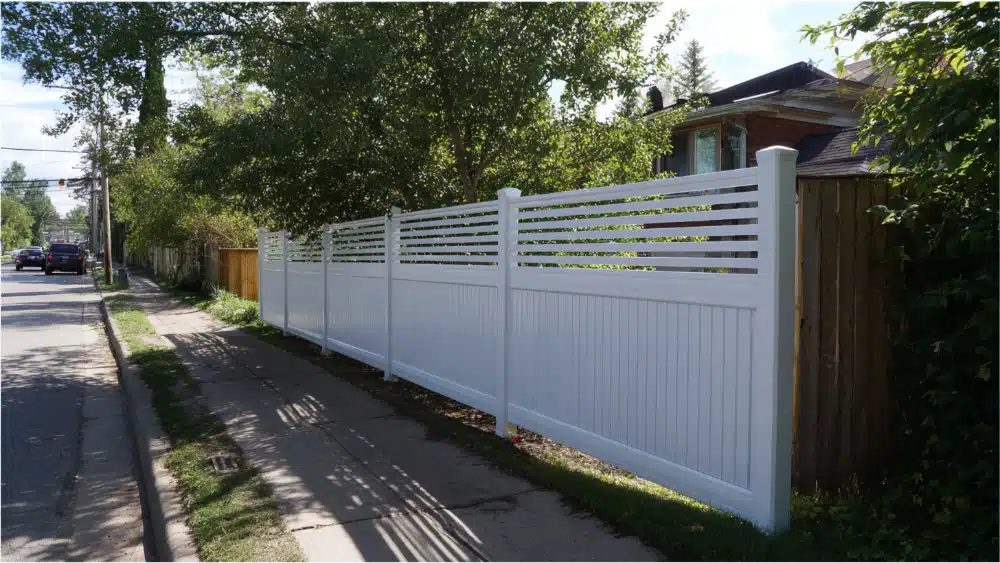 veniyl fencing design for modern house