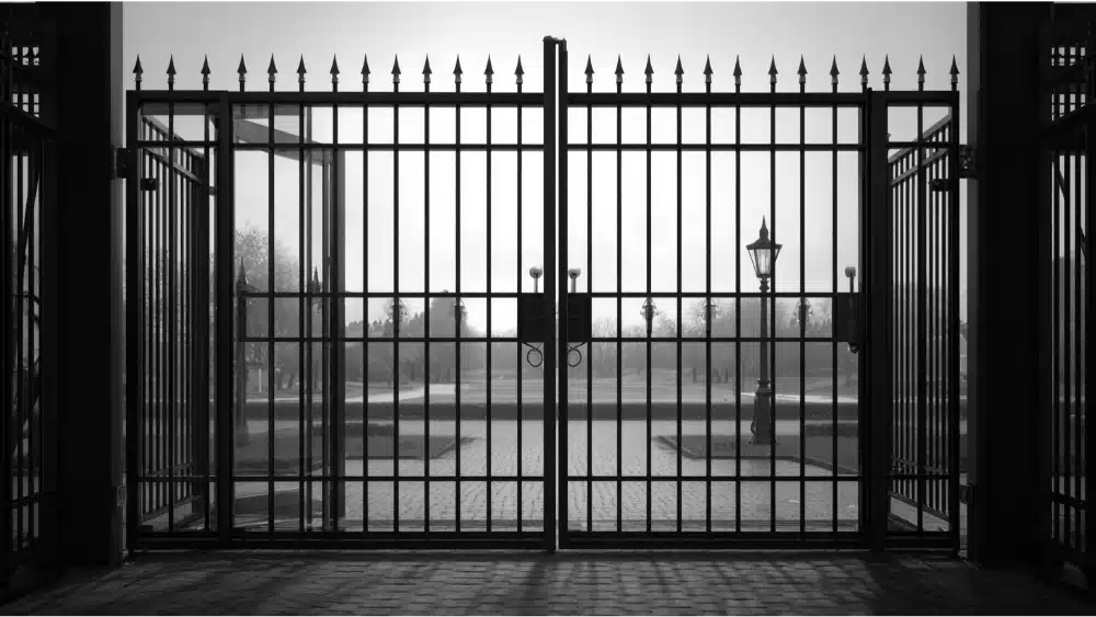 heavy hings of gate