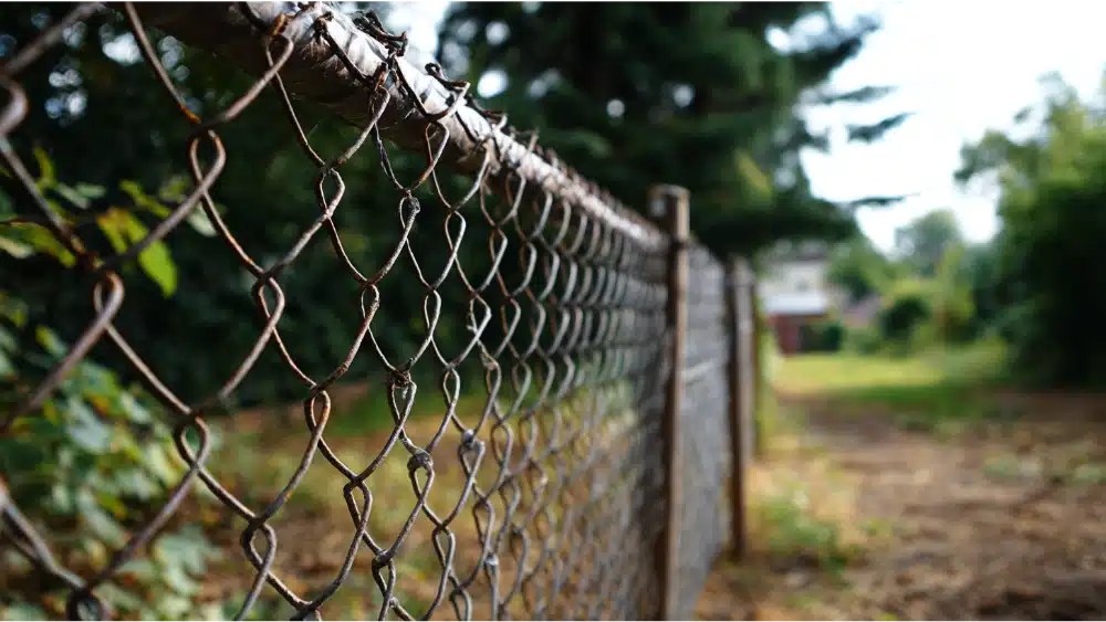 Can Homeowners Tension Chain Link Fence Themselves?