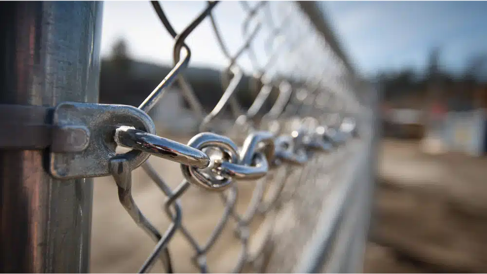 How Fence Ties Help Hold the Tension