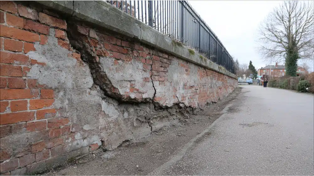 Signs Your Retaining Wall Does Not Have Enough Reinforcement