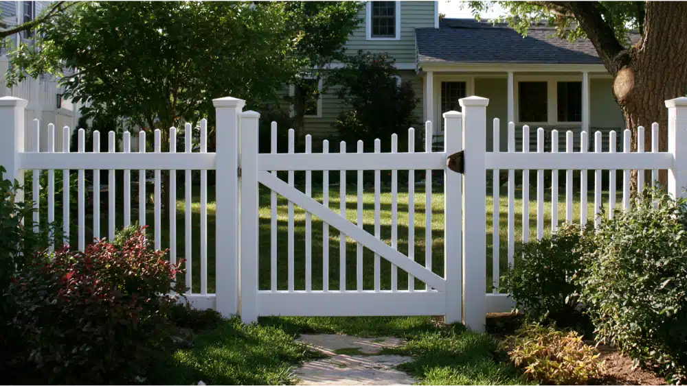 Reinforced vinyl fence post