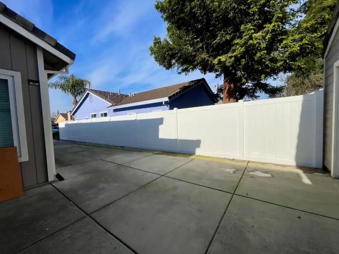 Which White Fence Style Fits Your Home and Yard